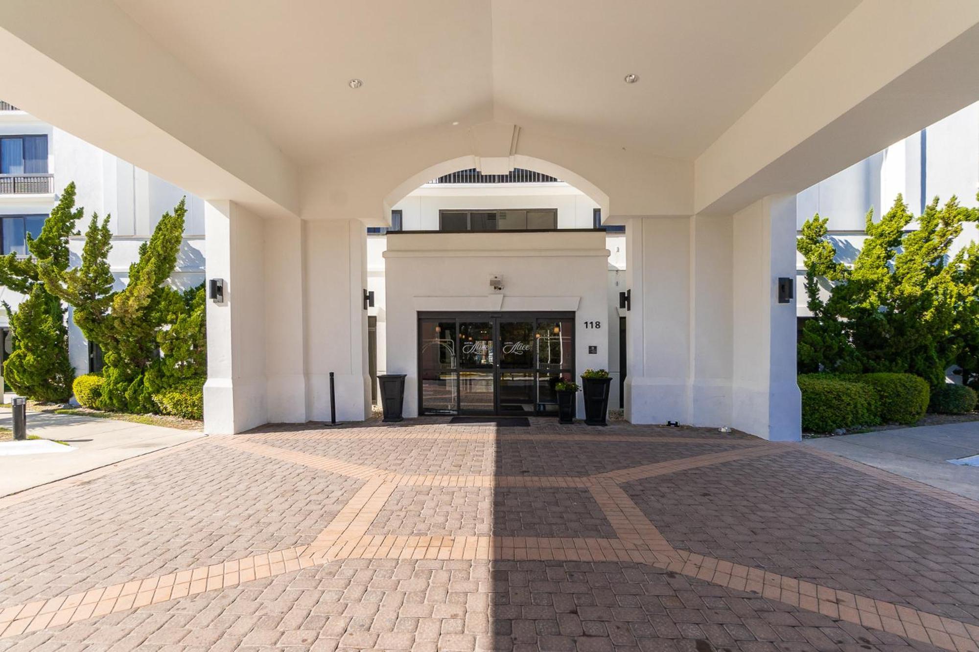 Hotel Alice Pine Knoll Shores Exterior foto