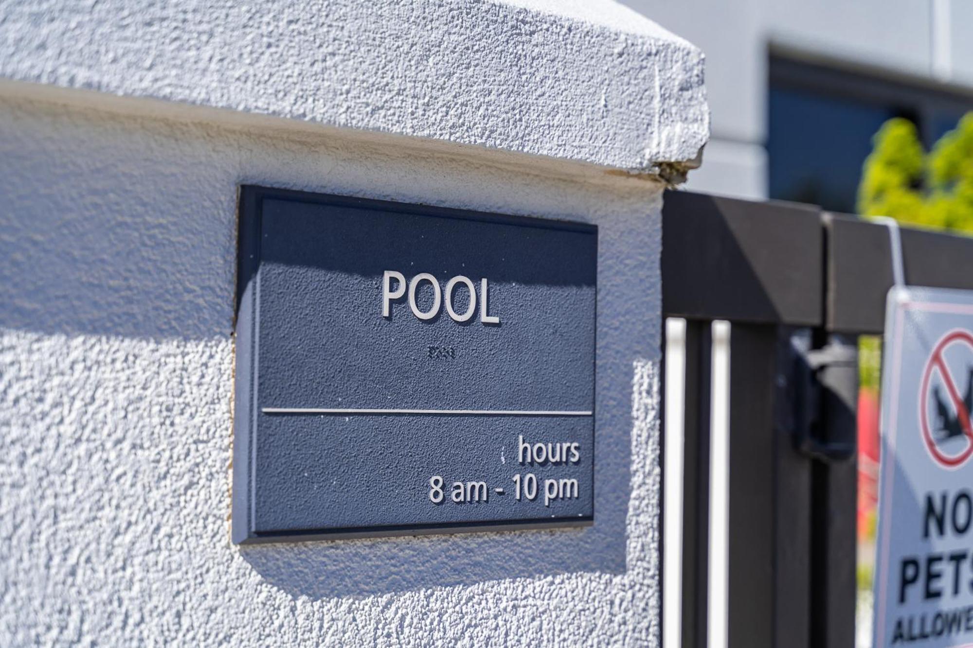 Hotel Alice Pine Knoll Shores Exterior foto