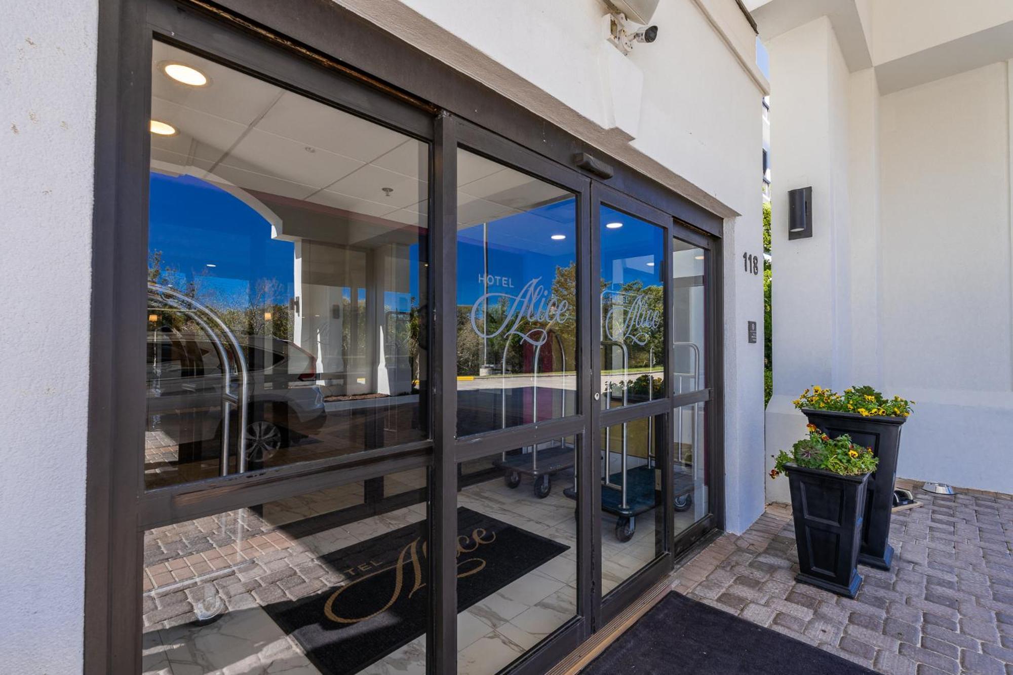 Hotel Alice Pine Knoll Shores Exterior foto