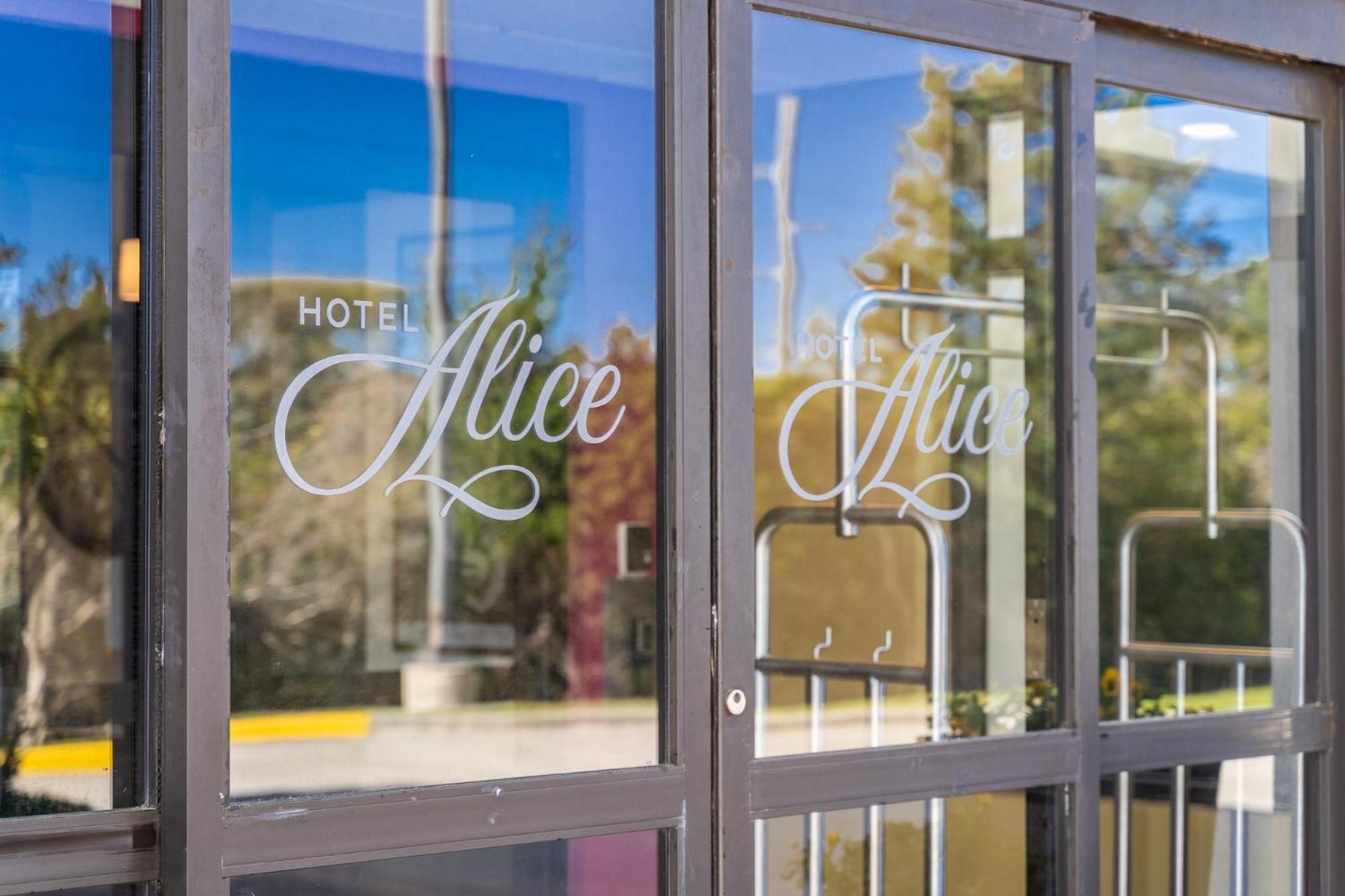 Hotel Alice Pine Knoll Shores Exterior foto