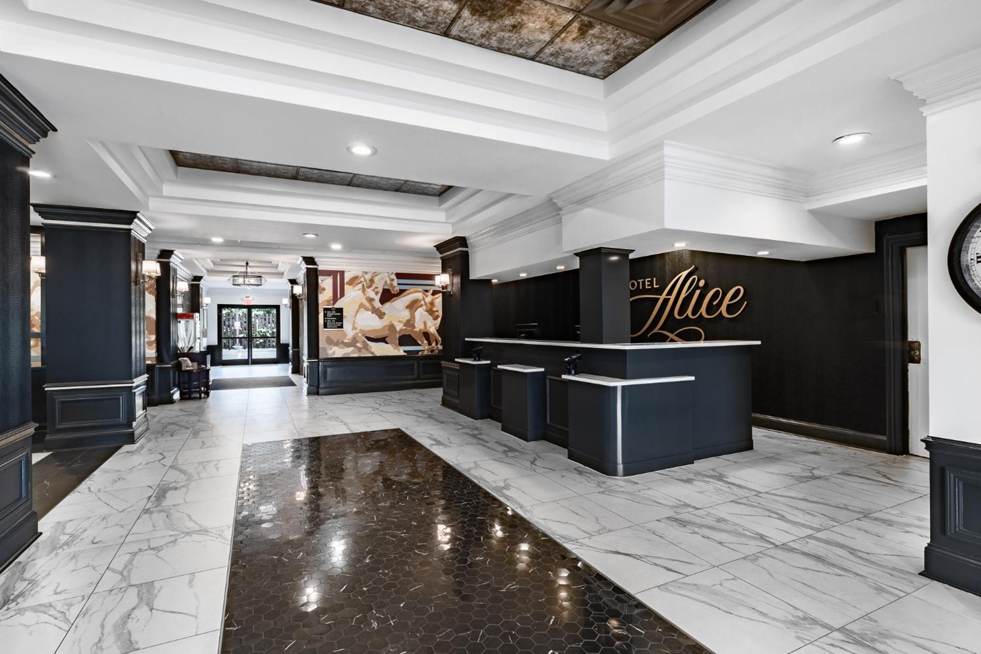 Hotel Alice Pine Knoll Shores Exterior foto